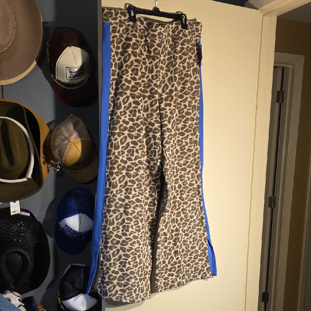 Grayson Threads Leopard Print Pants with Blue Acc… - image 1